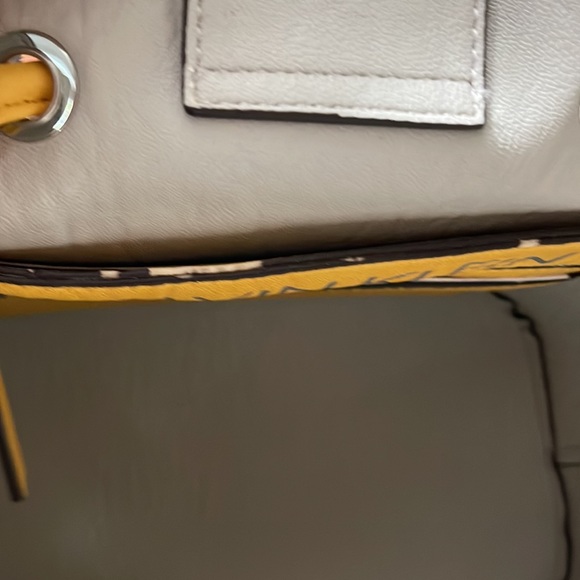 Interior picture of yellow Calvin Klein bag. Noticed flaw on interior - Picture 5 of 9
